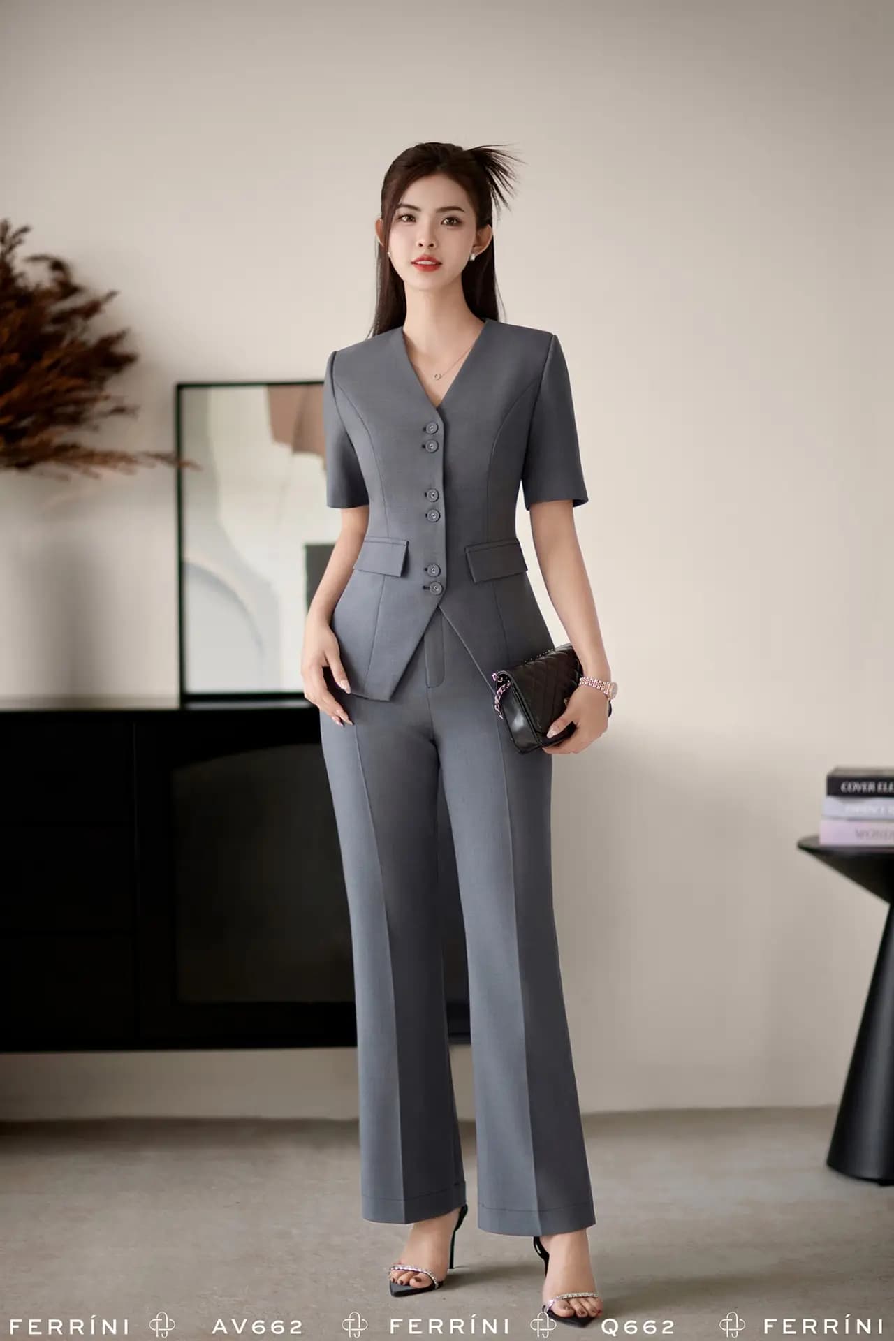Áo vest cổ V tay ngắn dáng ôm màu ghi