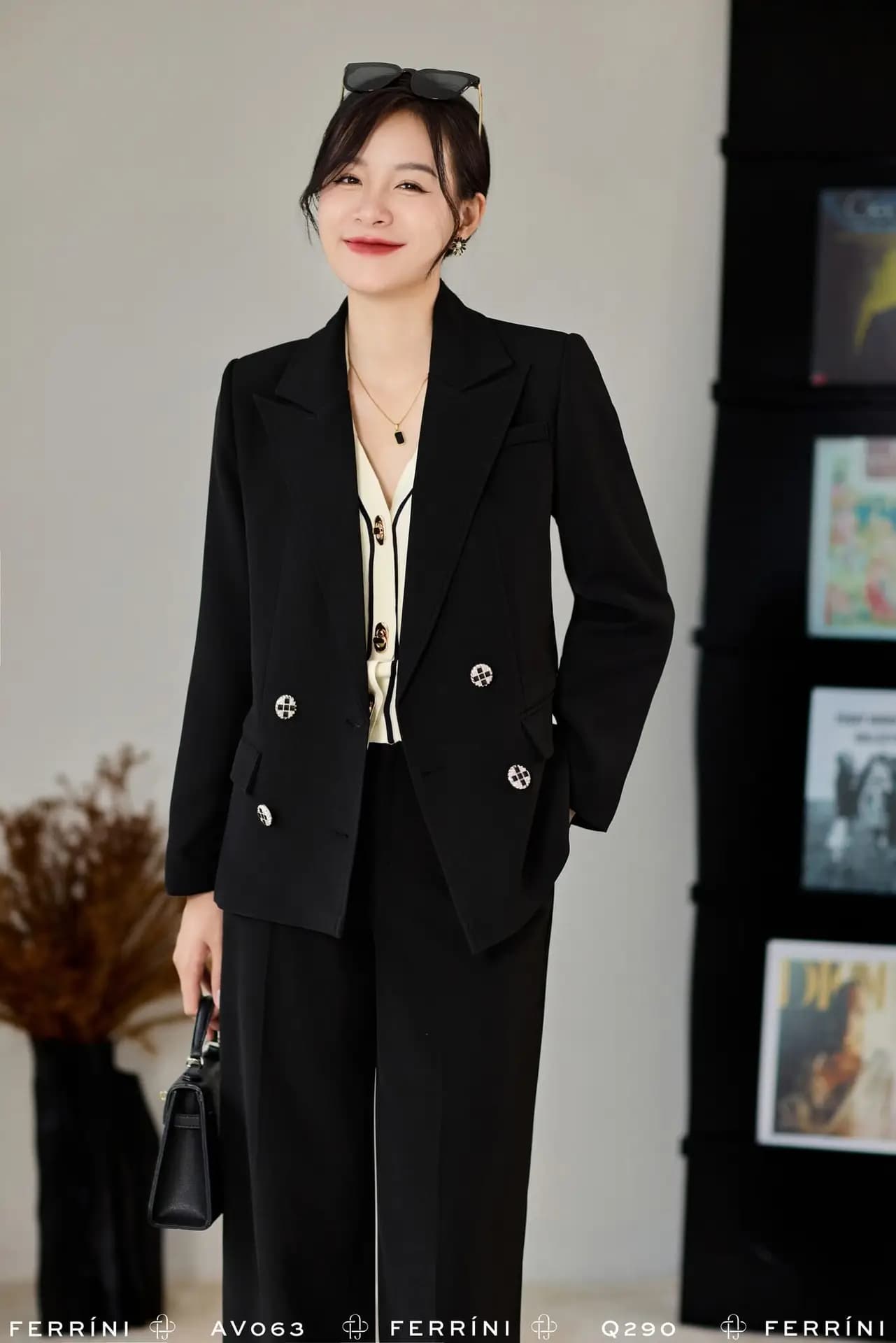 Áo blazer cổ vest đôi hàng cúc thập tự dáng ôm màu đen