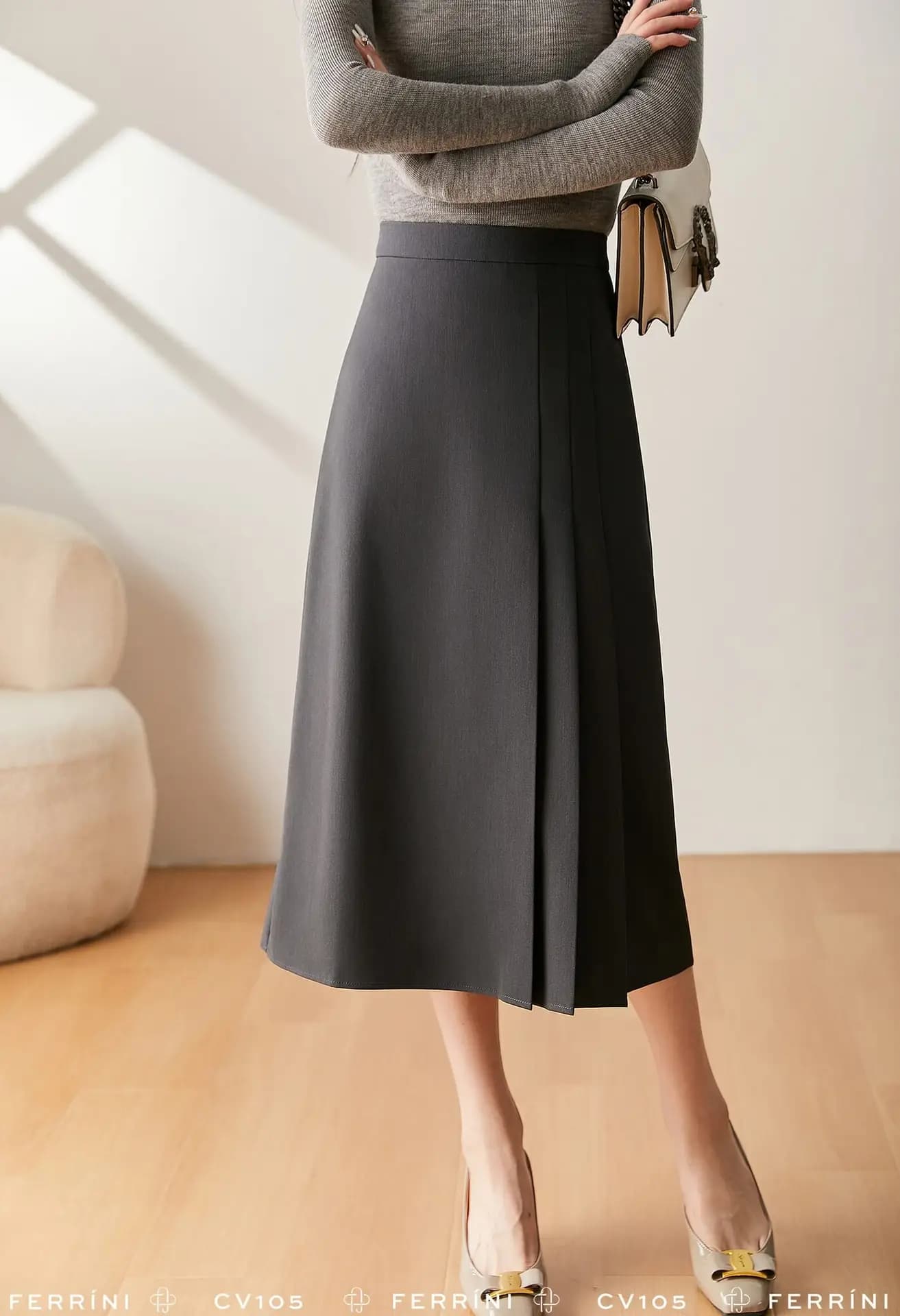 Chân váy dạ xòe midi xếp ly