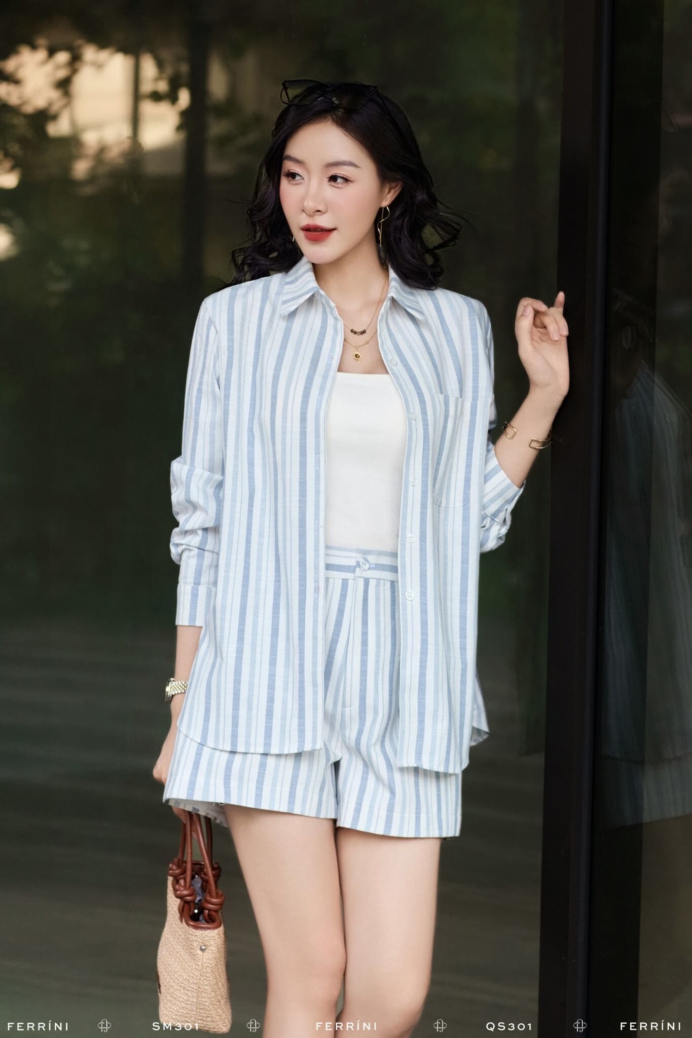 Quần short kẻ sọc cạp cao
