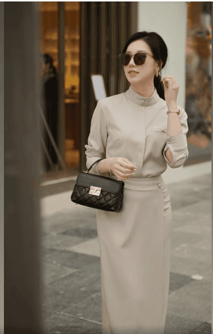 Áo cổ trụ dài tay dáng ôm màu be