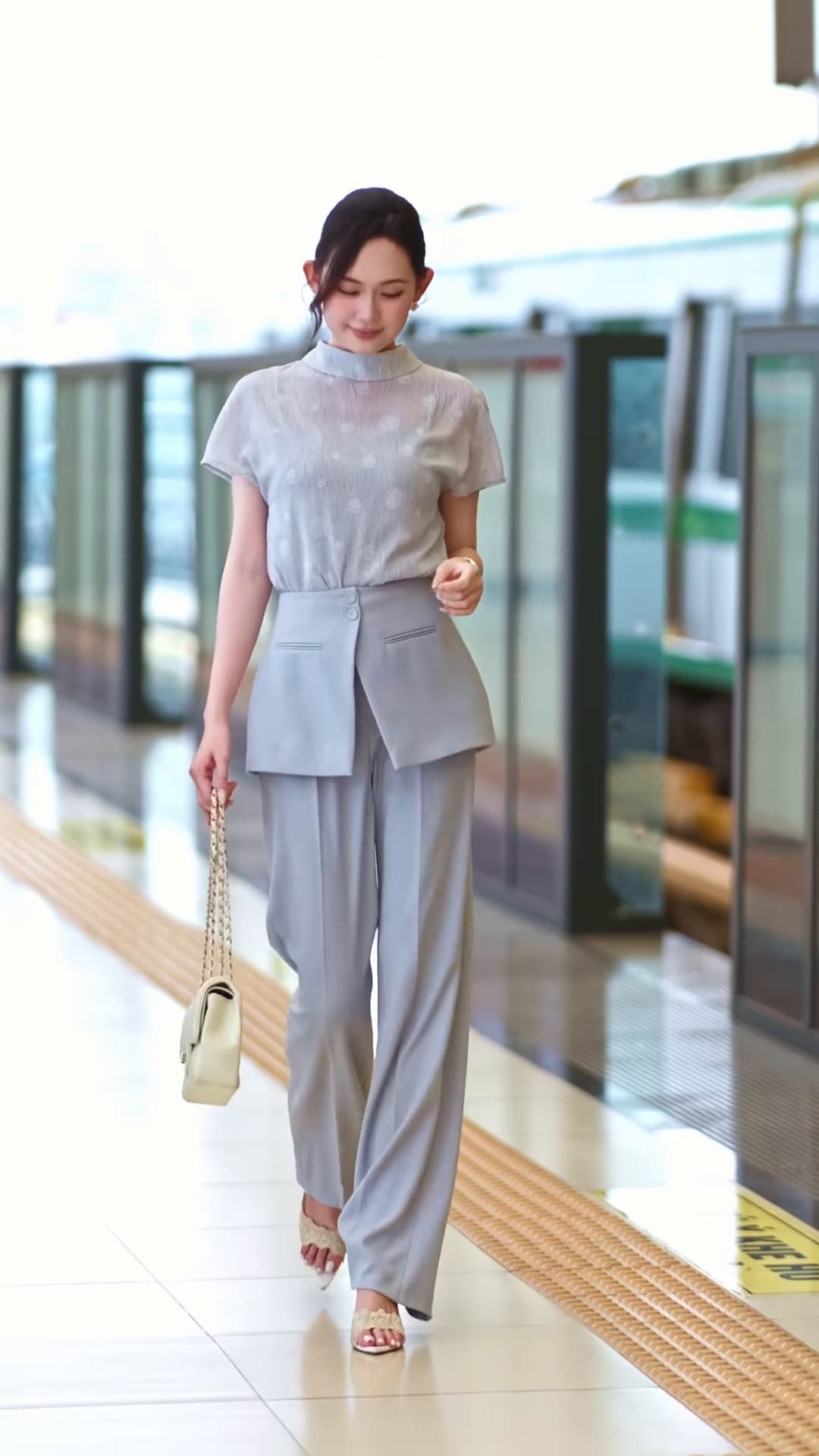 Quần ống suông cạp cao kèm vạt đắp