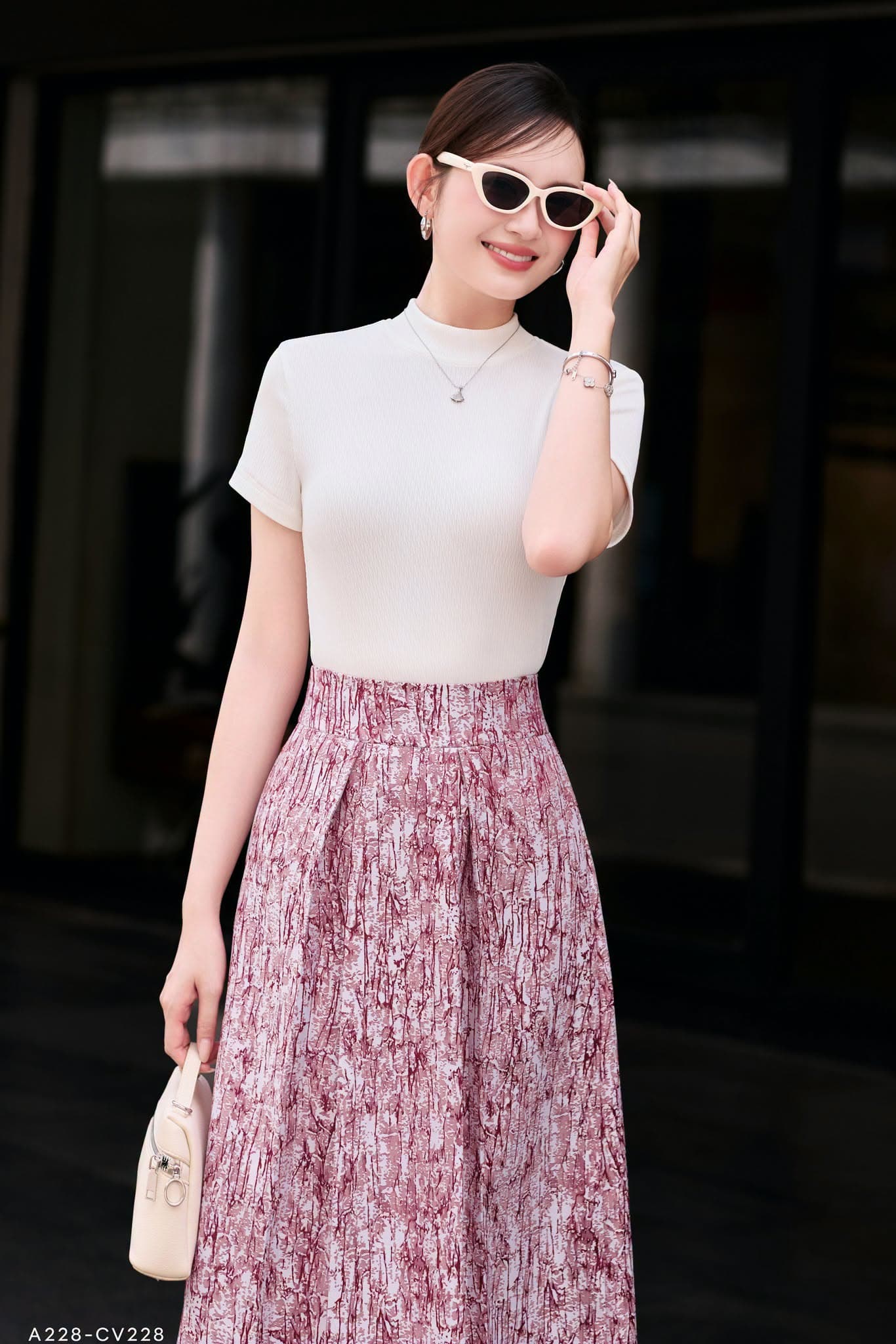 Áo thun gân trắng