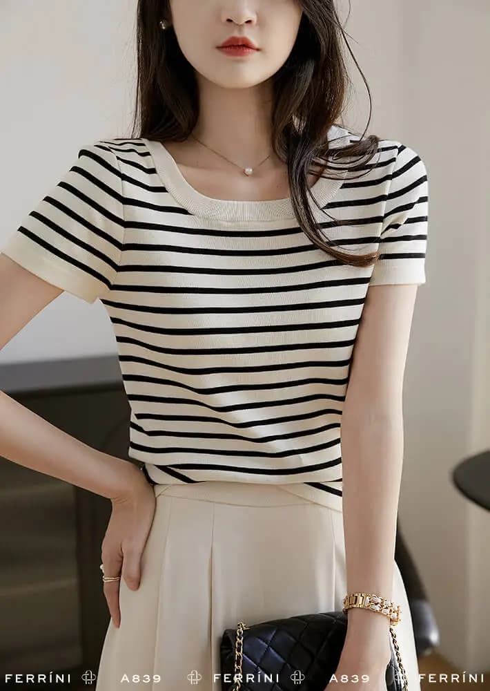 Áo len dệt kim kẻ ngang cổ vuông tay ngắn