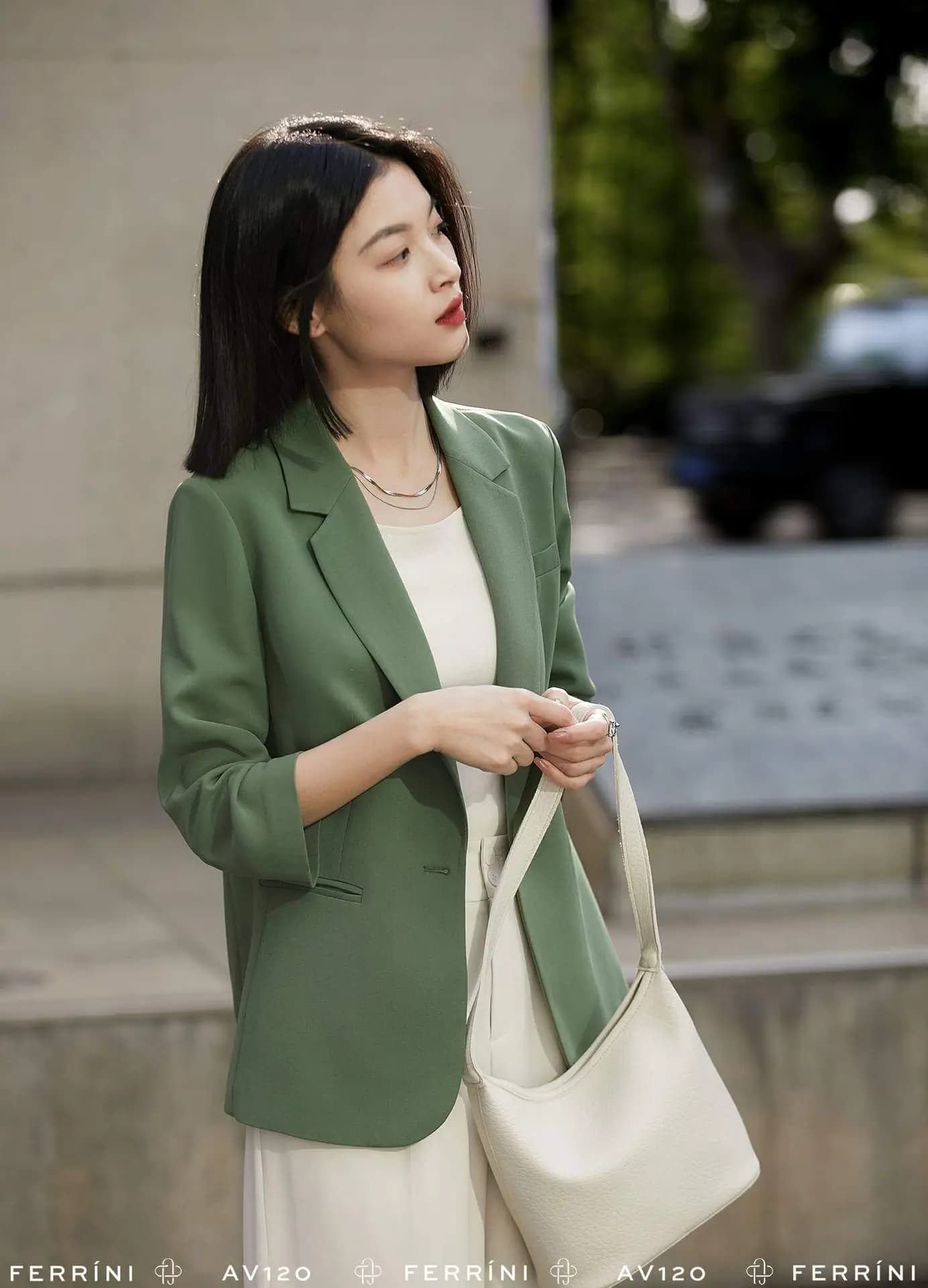 Áo blazer cổ vest một cúc tay lỡ