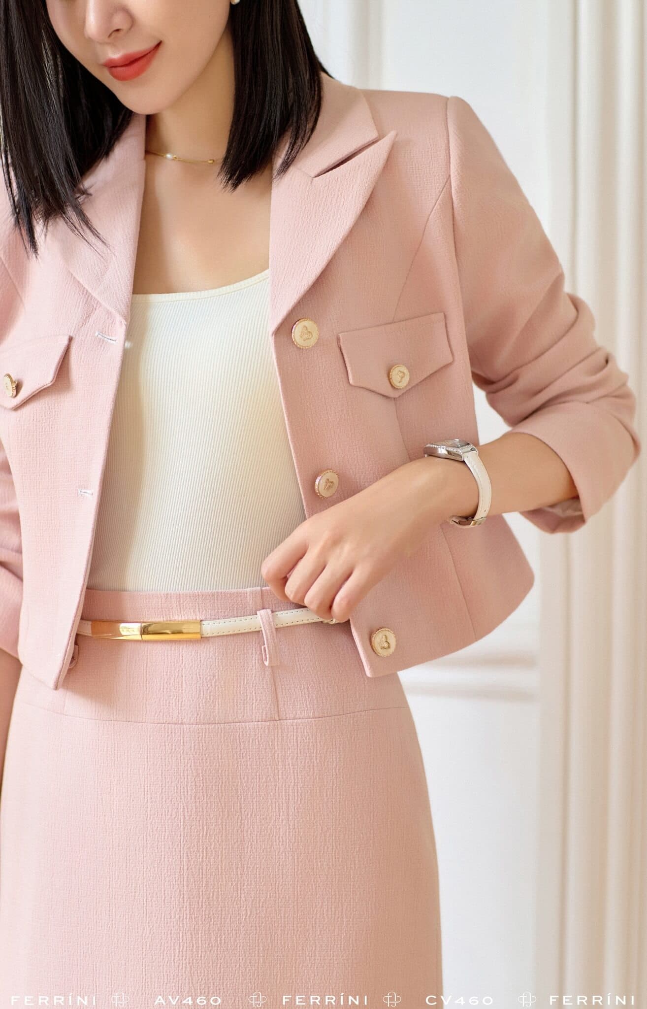 Áo vest tweed crop cổ vest nhiều cúc vàng màu hồng phấn
